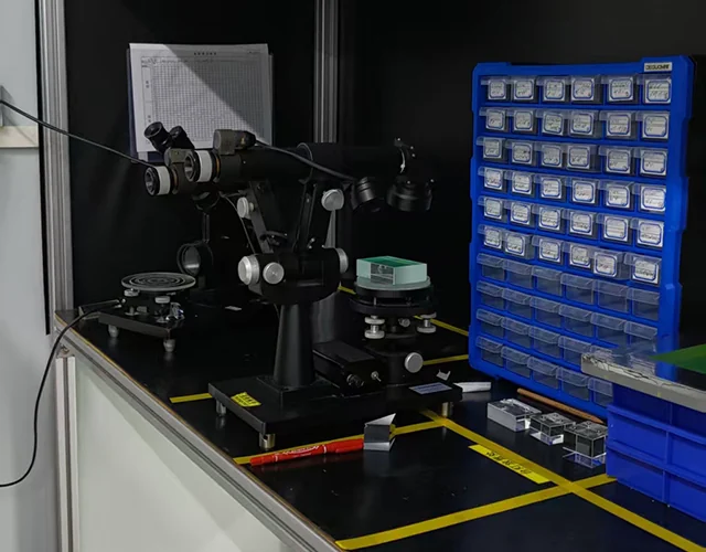 Inspection station with optical measuring equipment and part storage drawers