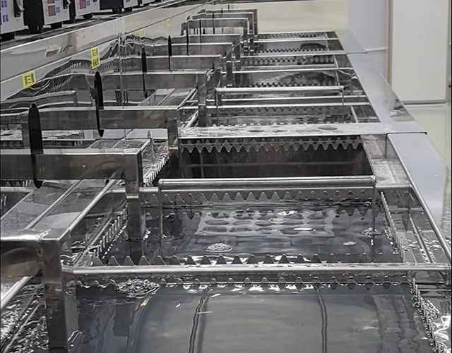 Quartz parts inside an ultrasonic cleaning tank